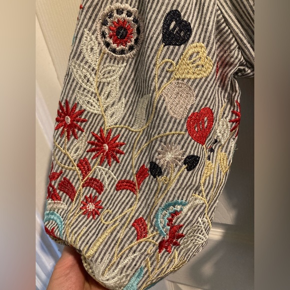 Unique RD Koko Puffy Sleeved Embroidered Top - Size S - Picture 3 of 9